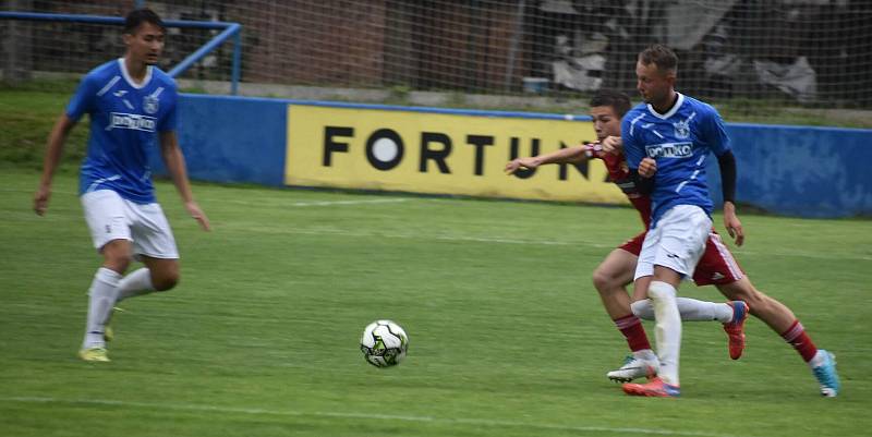 Letní příprava: SK Klatovy 1898 (červení) - TJ Jiskra Domažlice B (hráči v modrých dresech) 5:1.