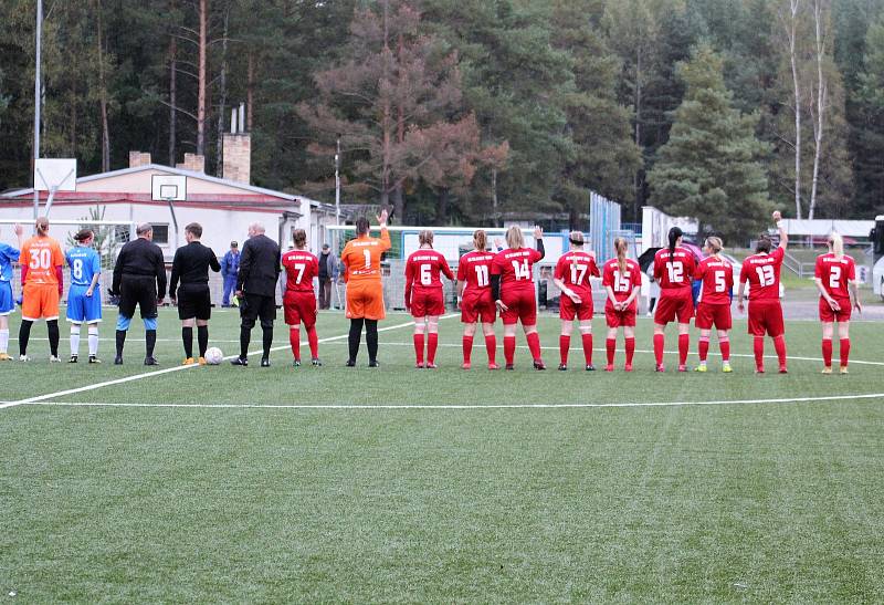 5. kolo České divize žen, skupina C: FC Táborsko – SK Klatovy 1898 (na snímku fotbalistky v červených dresech) 1:0 (1:0).