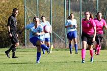 8. kolo divize žen, skupina C: TJ Hradiště - SK Klatovy 1898 (na snímku fotbalistky v modrých dresech) 3:1.