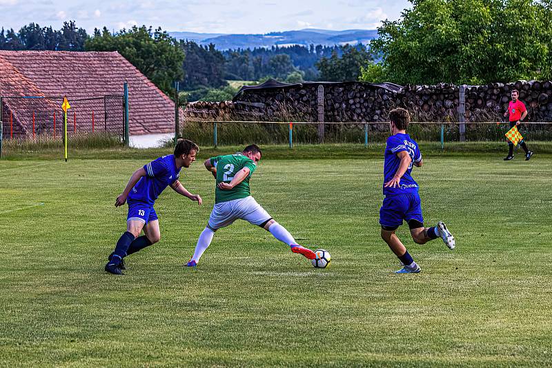 Baráž o I. A třídu, odveta: FK Svéradice (zelení) - TJ Sokol Malesice 1:2 (1:0).