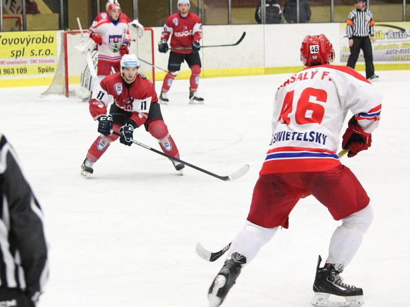 2. liga 2016/2017 - play-off: SHC Klatovy (červené dresy) - HC Lední Medvědi Pelhřimov 7:4