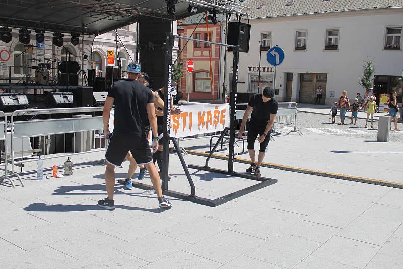 SOUTĚŽ O NEJVĚTŠÍHO JEDLÍKA KAŠE už se stala pravidelnou součástí horažďovických Slavností kaše.