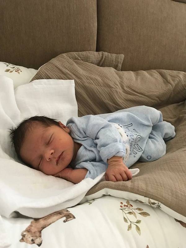 Vojtíšek Prosr (3240 g, 51 cm) se narodil 1. června 2021 ve 13:21 v Klatovské nemocnici. Z narození svého prvního miminka se radují rodiče Klára a Josef z Klatov.