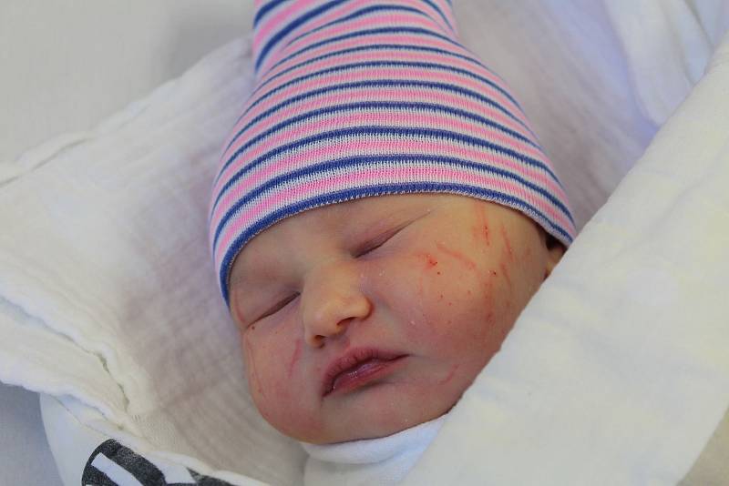Ema Bohuslavová z Otěšic se narodila v klatovské porodnici 16. května v 16:00 hodin. Prvorozená holčička rodičů Petry a Michala při příchodu na svět vážila 3800 g a měřila 54 cm.