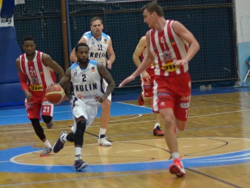 Z pohárového utkání BC Geosan Kolín - Pardubice (71:75).