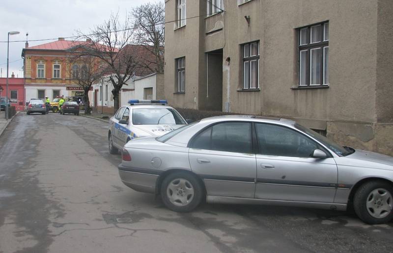 Policie zatýkala další dealery drog v Pečkách. 11.3. 2009 