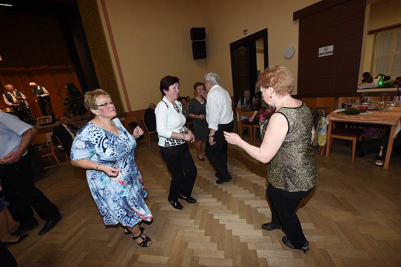 Poslední setkání přátel Kmocha přineslo i konec kapely Sendražanka, loučení provázely slzy.