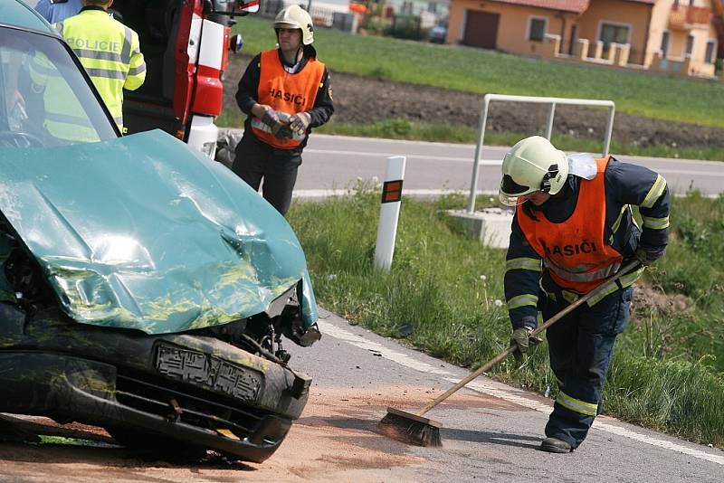 Při dopravní nehodě u Jestřabí Lhoty došlo ke zranění. 30.4. 2009