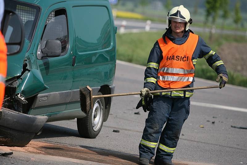 Při dopravní nehodě u Jestřabí Lhoty došlo ke zranění. 30.4. 2009