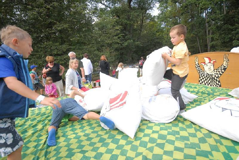 Festival Kefír se přesunul k zámku Kačina