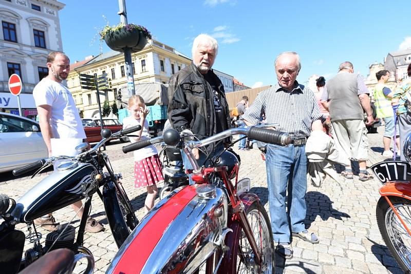 Do Kolína se opět sjela historická auta