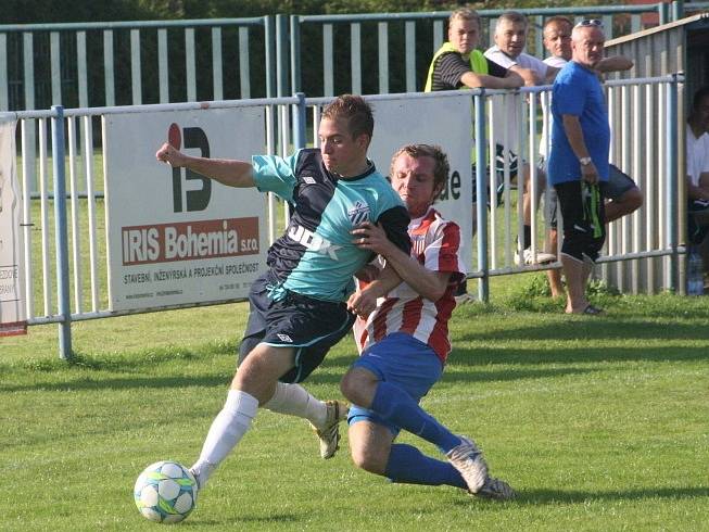 Z utkání Býchory - Liblice (1:1).