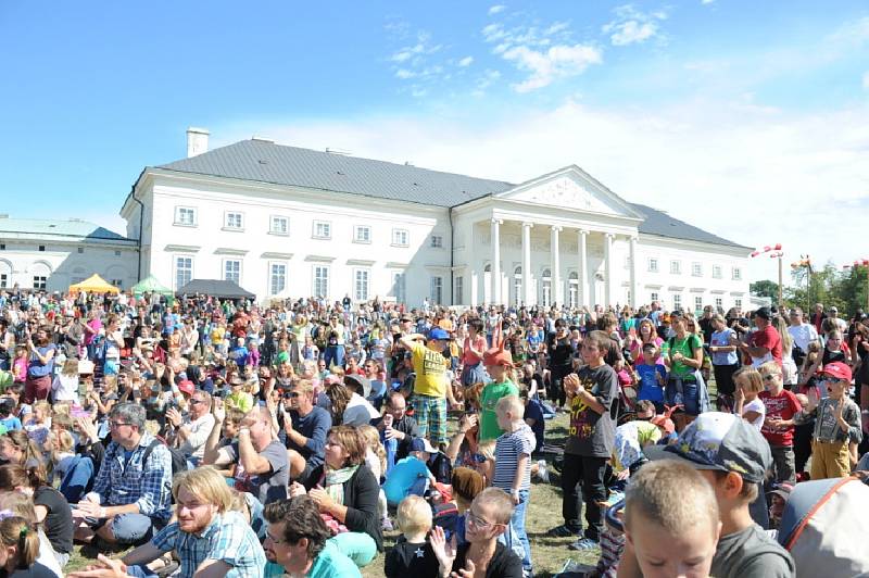 Festival Kefír se přesunul k zámku Kačina