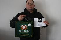 Miroslav Pros  získal za vítězství v druhém kole karton piv značky Rohozec a poukaz v hodnotě 100,-Kč do kolínské kavárny Kristián.