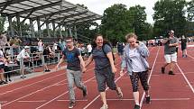 Z Her pro radost na atletickém stadionu v Kolíně.