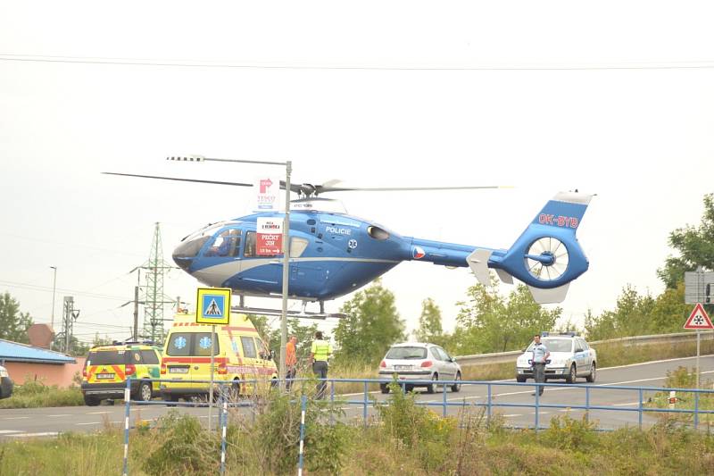 Vážně zraněného cyklistu odvezl vrtulník