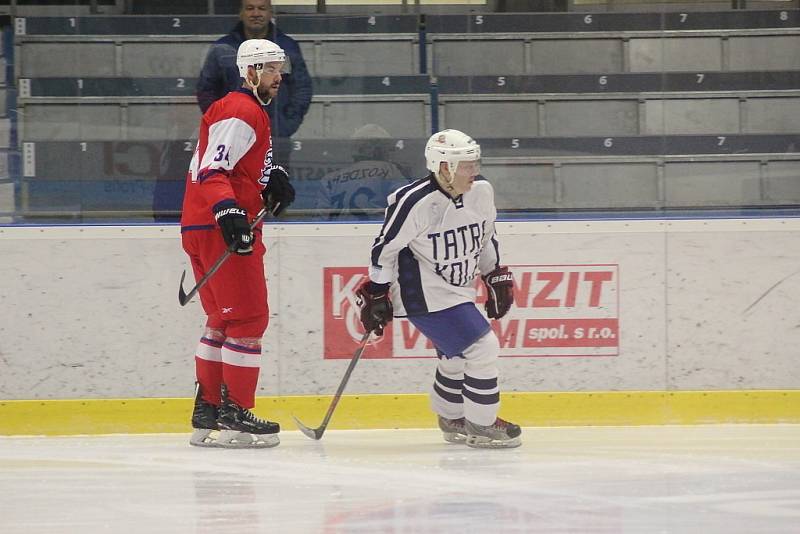 Z exhibičního utkání hokejových legend v Kolíně. Domácí nastoupili proti reprezentaci veteránů