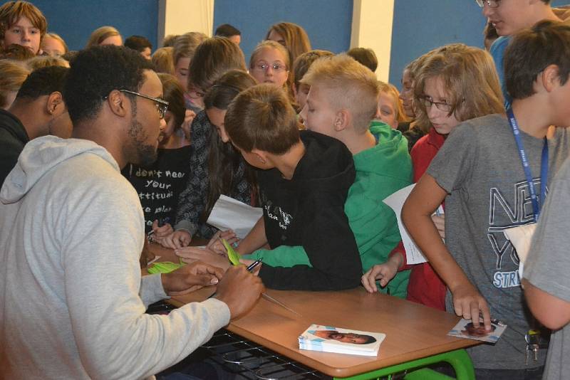 Žáci hovořili anglicky s basketbalisty