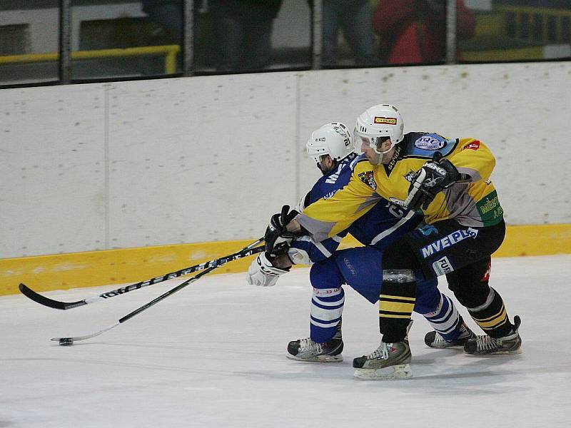 Z hokejového utkání play off druhé ligy Kolín - Kutná Hora (2:3)