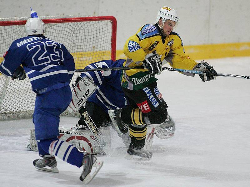 Z hokejového utkání play off druhé ligy Kolín - Kutná Hora (2:3)