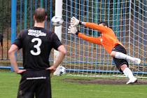 Z utkání Břežany II - Sadská (1:0).