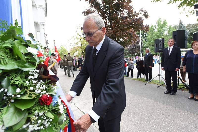 Pietní akt v Lošanech pozdravil telefonem z Ameriky Josef Mašín