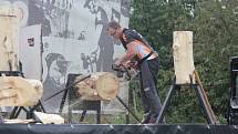 Nedělní odpoledne ve Viticích zpestřil Timbersports.