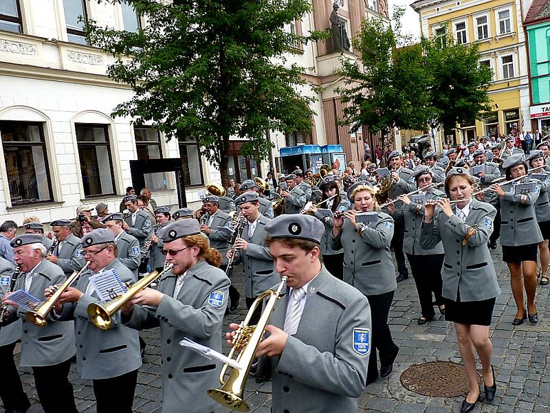 Hlavní slavnostní průvod Kmochova Kolína 2012