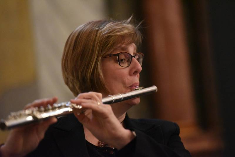 Tentokrát se v kolínské synagoze sešli členové a přátelé kolínského Kruhu přátel hudby na koncertu špičkového vokálně – instrumentálního souboru Linha Singers.