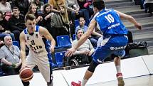 Z utkání nadstavby BC Kolín - Ostrava (87:82).