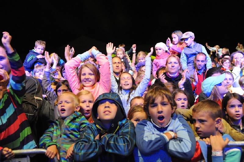 Festival Kefír se přesunul k zámku Kačina