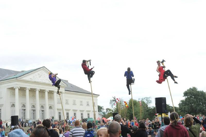 Festival Kefír se přesunul k zámku Kačina