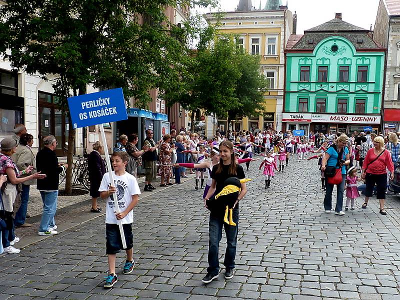 Hlavní slavnostní průvod Kmochova Kolína 2012