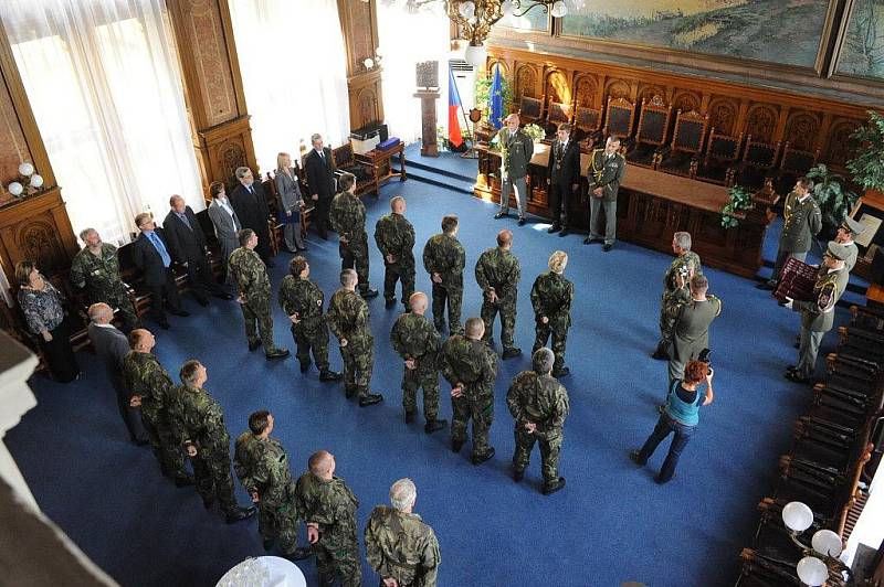 Předání Čestných odznaků štábního kapitána Václava Morávka