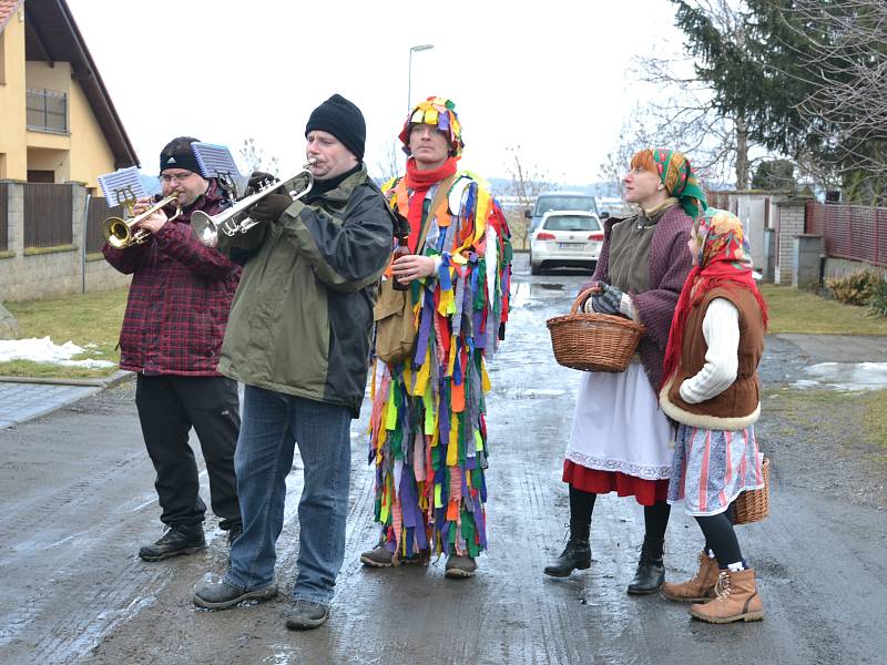 Masopustní průvod je v Cerhenicích již tradicí.