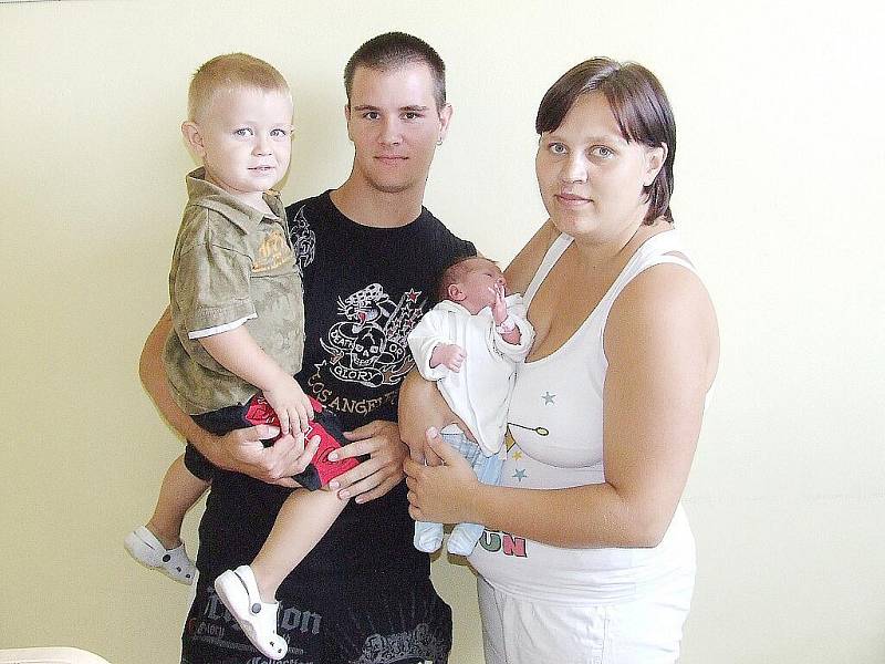 Julie Kočková se narodila 20. srpna 2010, kdy měřila 46 centimetrů a vážila 2530 gramů. S rodiči Denisou Vilímkovou a Jindřichem Kočkou zůstane v rodném Kolíně. Doma se jí určitě nemůže dočkat dvou a půl letý bráška Jindříšek.