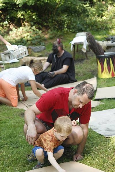 Souběžně s letním rodinným festivalem Kouřimská skála se v Kouřimi v sobotu odpoledne uskutečnil 18. ročník Putování s pohádkou. 