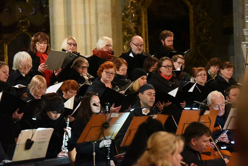 Česká mše vánoční Jakuba Jana Ryby v podání Kolínské filharmonie v chrámu svatého Bartoloměje v Kolíně.