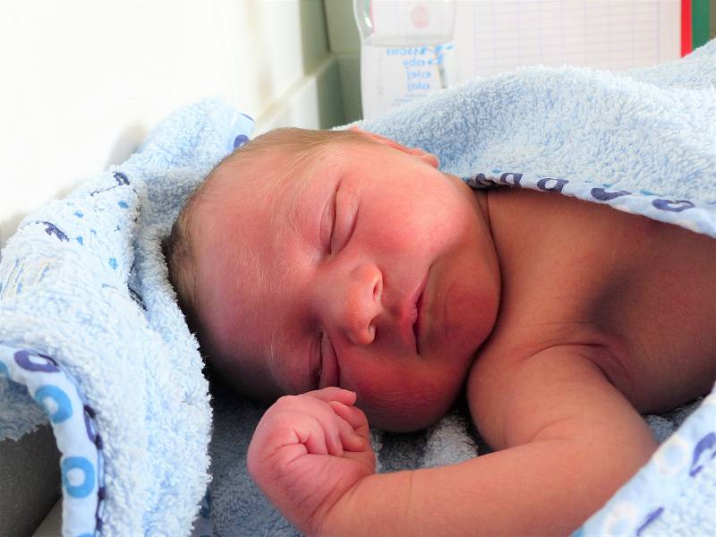 Antonín Severa se narodil 10. července 2022 v kolínské porodnici, vážil 3555 g a měřil 51 cm. V Kolíně bude vyrůstat s maminkou Martinou a tatínkem Ondřejem.