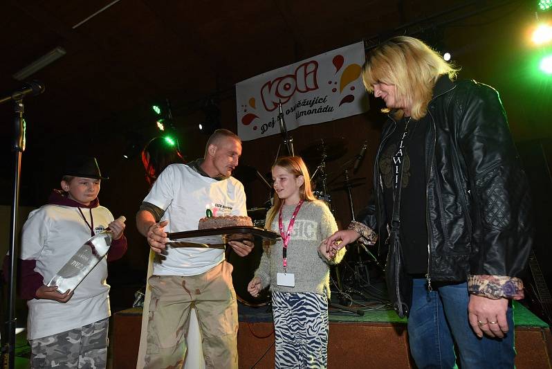 Na festivalu Rockový Týnec zahrála pětice legendárních kapel, došlo i na moravského hosta.