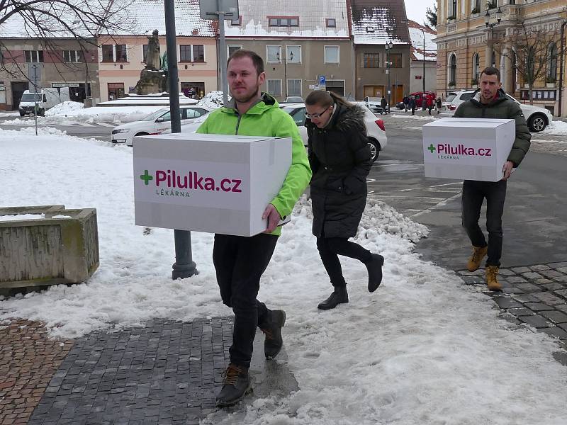 Z předání cen v rámci projektu 'Daruj radost' v Českém Brodě.