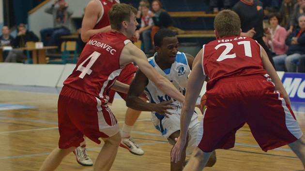 Z utkání BC Farfallino Kolín - Svitavy (91:76).