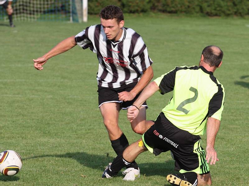 Z utkání Kouřim - Červené Pečky B (0:0).