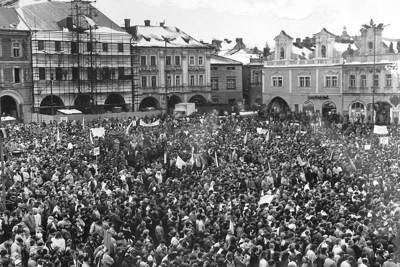 Generální stávka v Kolíně v listopadu 1989.
