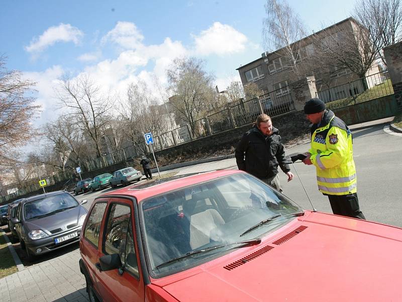 Měření rychlosti radarem městskou policií v Kolíně.