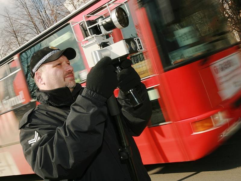 Měření rychlosti radarem městskou policií v Kolíně.