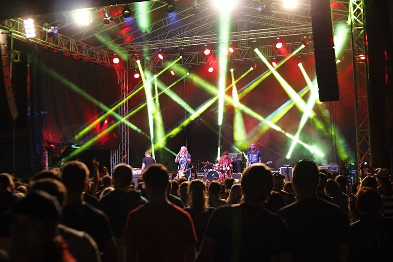 Festival Brod 1995 byl připomínkou začátků dnes již slavného Rock for People, který před lety v Českém Brodě začínal. Vystoupila na něm řada tuzemských hvězd.