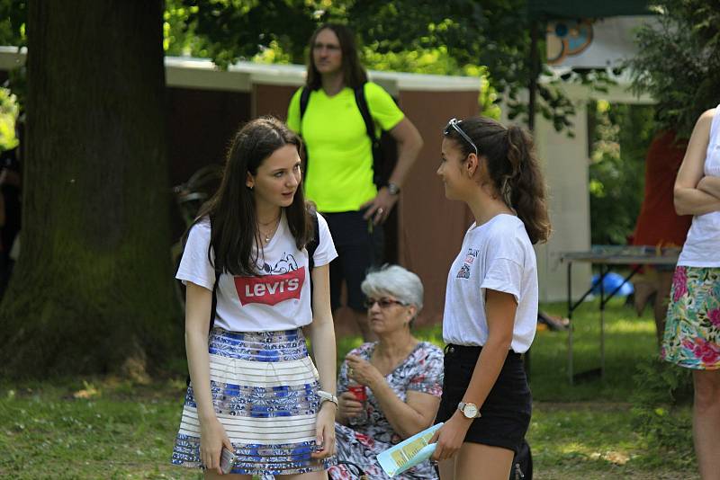 V sobotu se u pivovarského rybníka v Českém Brodě konal festival neziskových organizací.