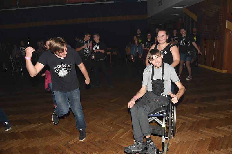 Roztančený a pohodový Totální punkový večírek, jak akci pořadatelé nazvali, končil po půlnoci.