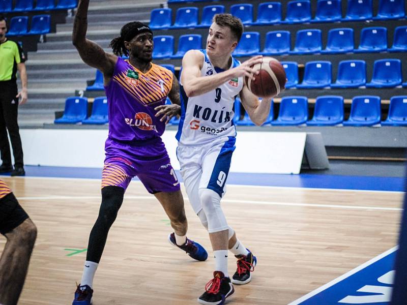 Z dohrávky 7. kola NBL BC Kolín - Ústí nad Labem (86:90).